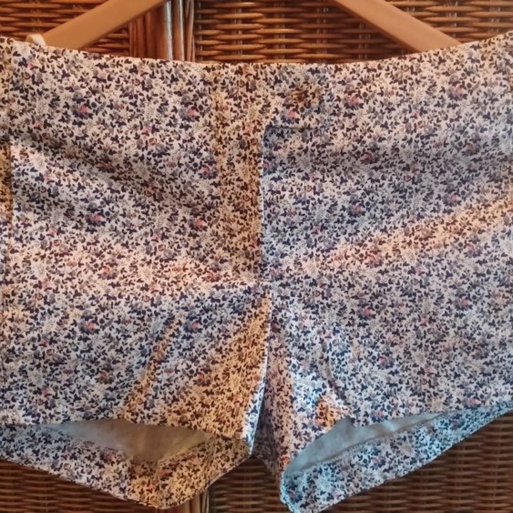 Women's J. Crew Chino Floral Shorts with Pockets, Size 4